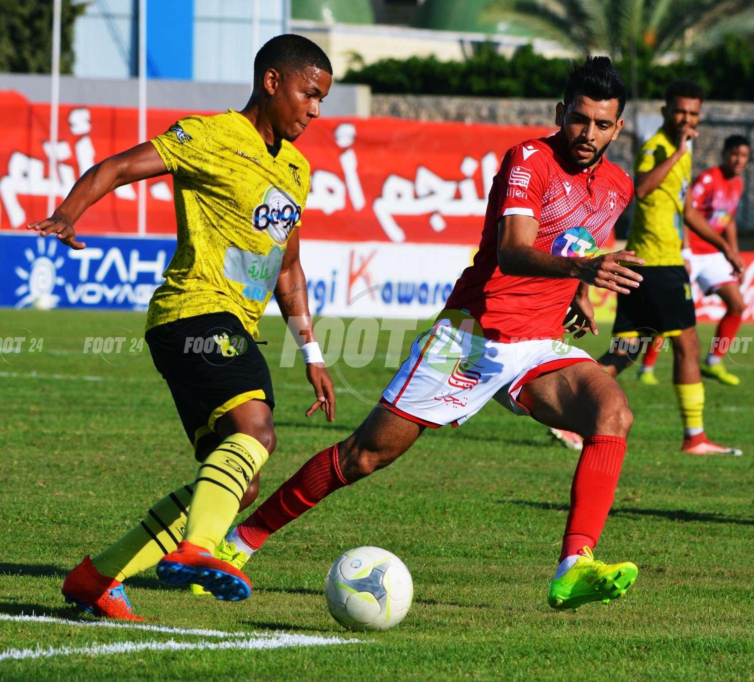 النجم الساحلي يمدد عقد اللاعب أمين بن عمر 