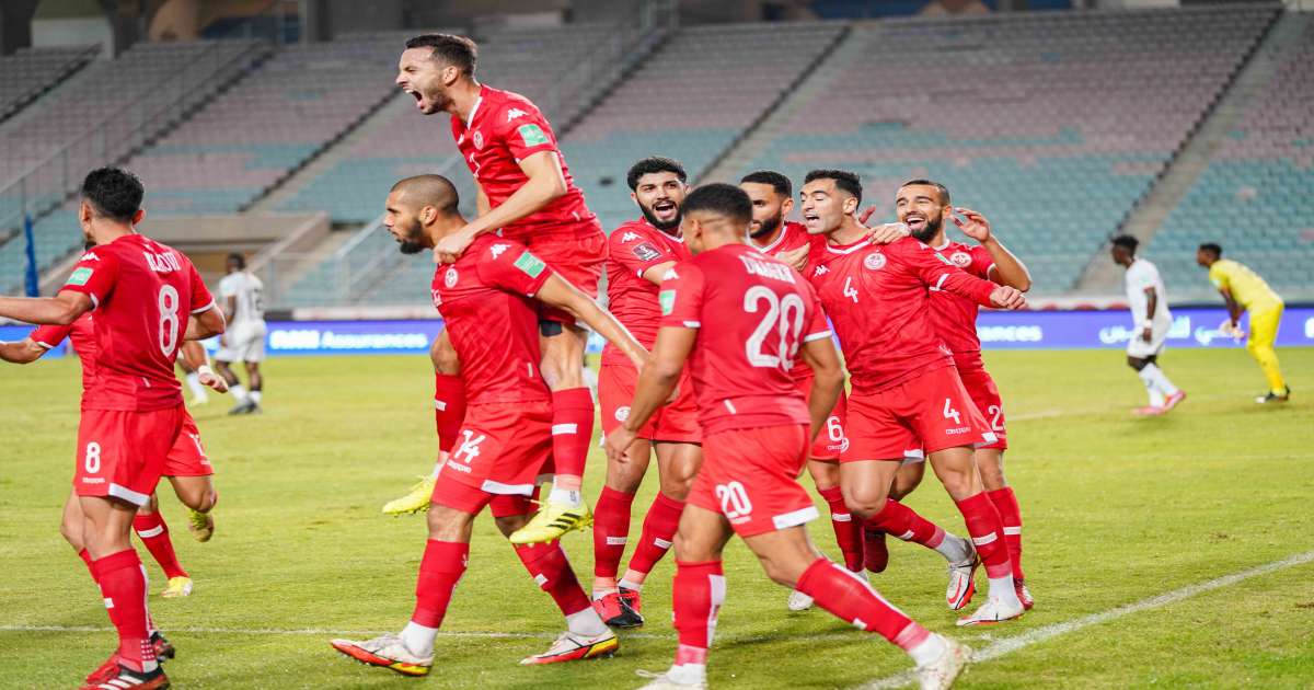 المنتخب الوطني يواجه مالي بالقميص الاحمر