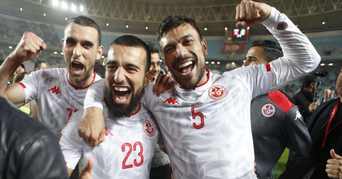 رئيس الجمهورية يستقبل المنتخب الوطني في القصر 