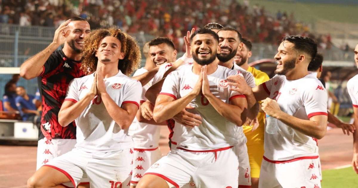 لاعبو المنتخب الوطني يحتفلون على طريقة صلاح 