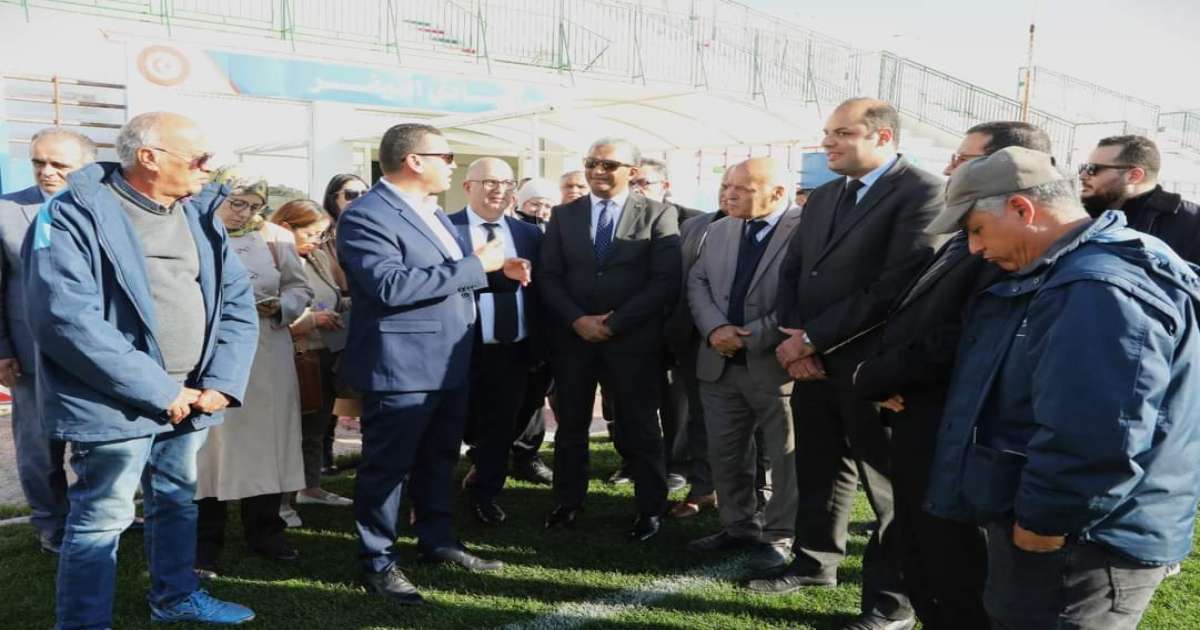 وزير الشباب والرياضة يؤدي زيارة إلى مركب الهادي النيفر