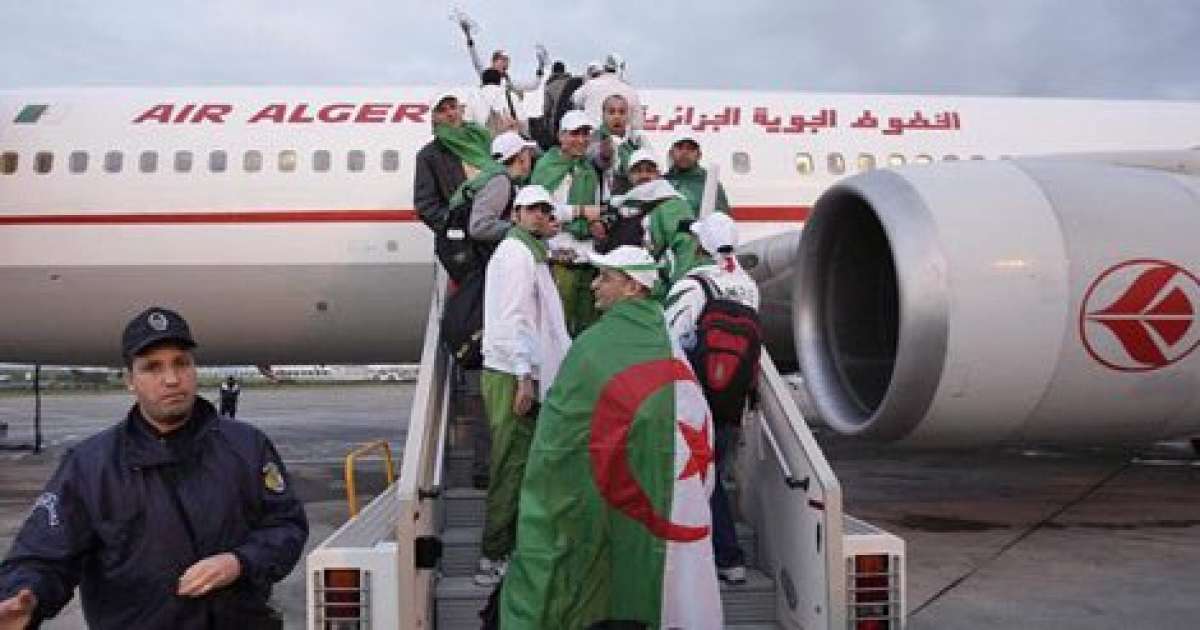 أكثر من 1500 مشجع جزائري يتنقلون الى الكاميرون لمناصرة محاربي الصحراء