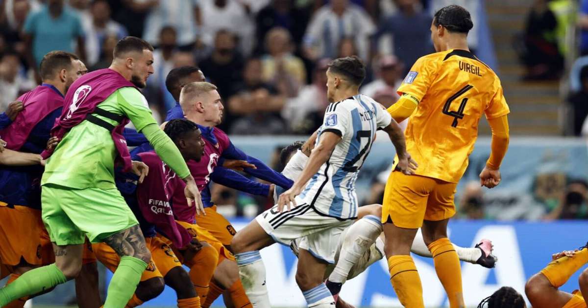 الفيفا يفتح تحقيقا بشأن أحداث مباراة الأرجنتين وهولندا