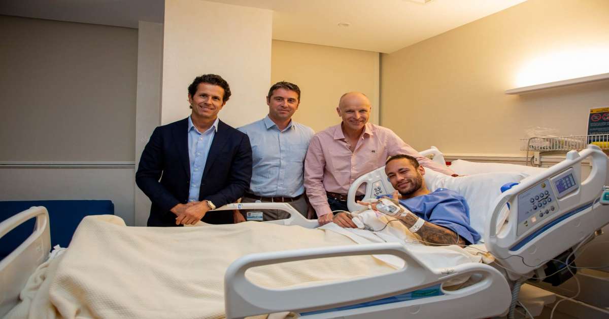 باريس سان جيرمان يعلن عن نجاح العملية الجراحية للاعبه نيمار