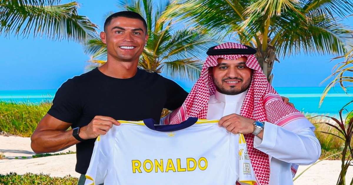 كريستيانو رونالدو يمدد عقده مع النصر السعودي 