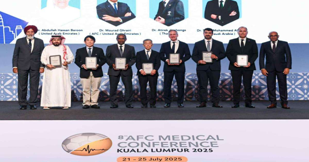 الدكتور مراد الغرايري يحصل على الجائزة الذهبية للتميز الطبي من الاتحاد الآسيوي لكرة القدم