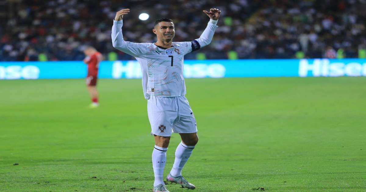 كريستيانو رونالدو يبلغ الهدف 942
